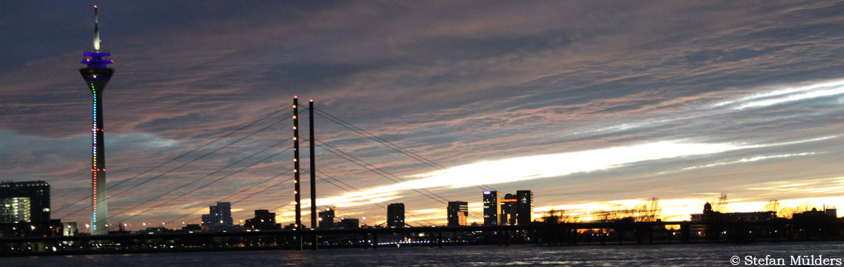 Düsseldorf am Abend (Foto: Stefan Mülders)